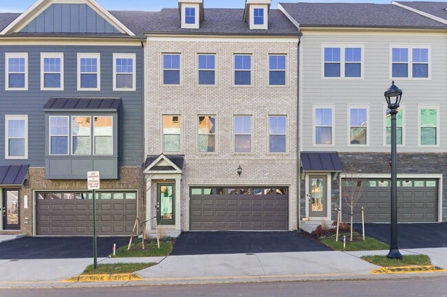 Photo - 1017 Venifena Terrace SE