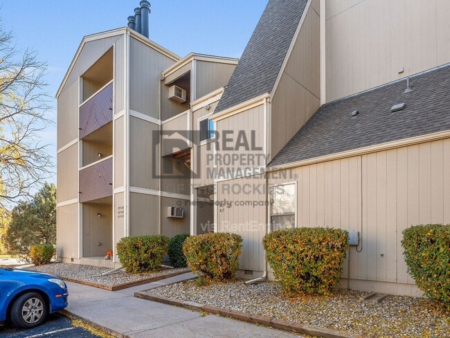 Building Photo - 512 E Monroe Dr Unit D427