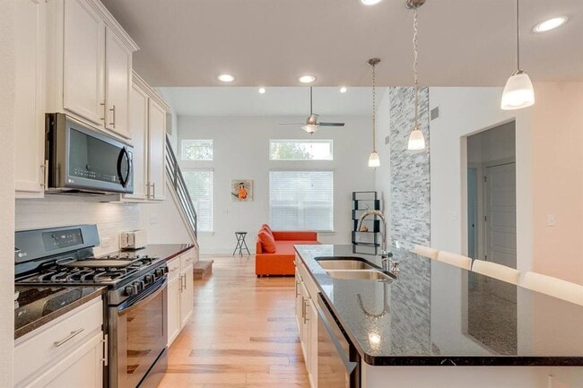 Photo - 7100 Kane St
