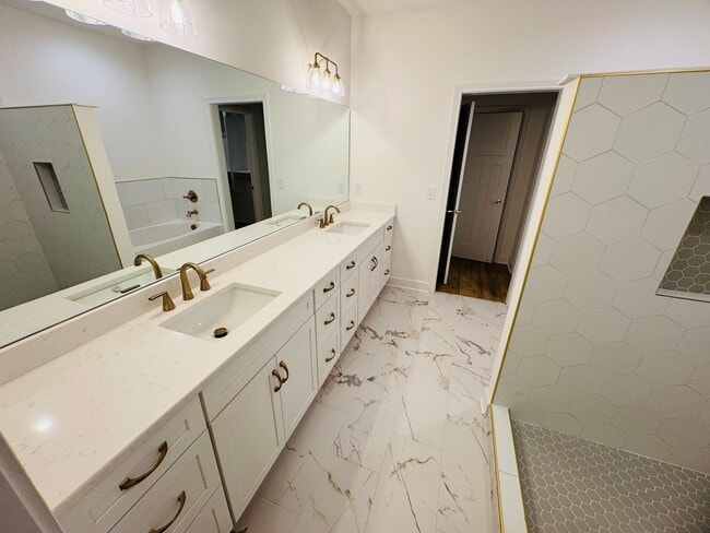 Photo - FOR LEASE - NEW BUILD TOWNHOME LOCATED IN ...