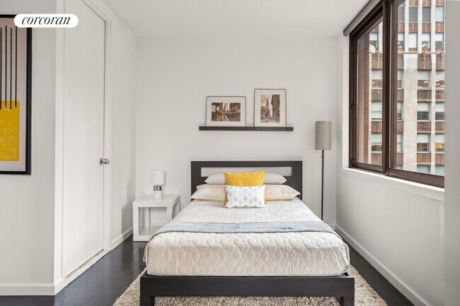 Photo - 235 E 40th St