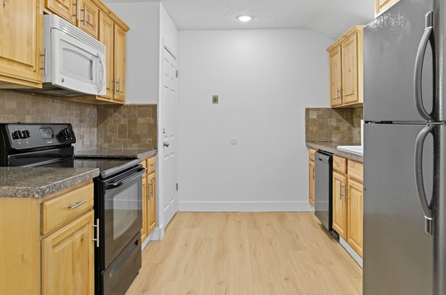 Photo - 180 Ross Dr