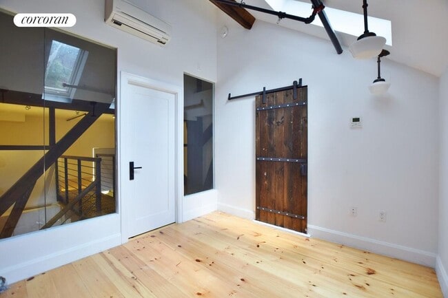 Photo - 163 N 6th St