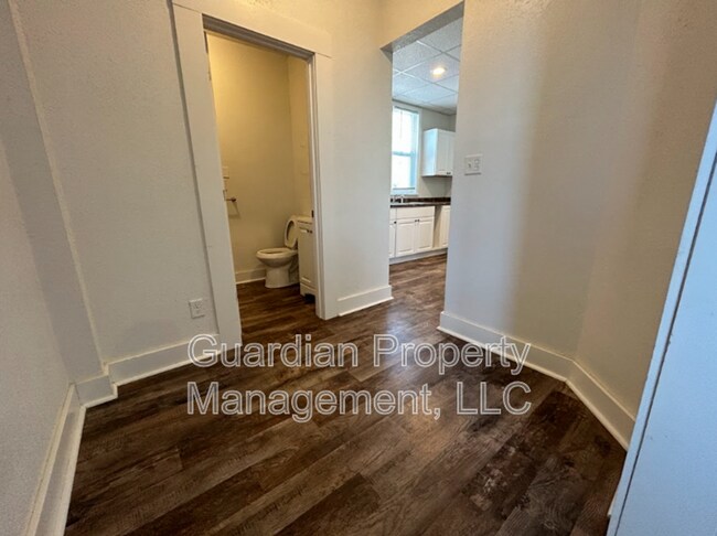 Photo - 108 N Buchanan St