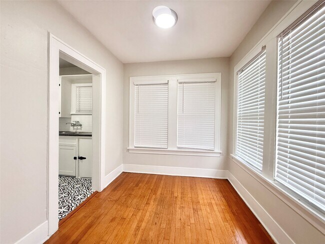 Photo - 1126 Berthea St Unit 25