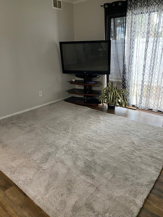 Photo - 950 Forestbrook Rd Unit A2