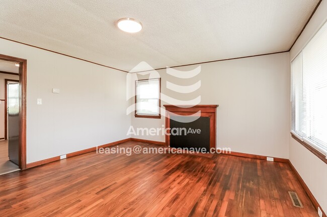 Photo - 305 River Dr