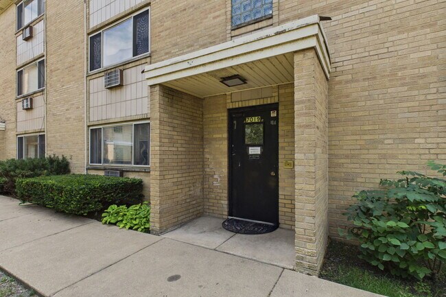 Photo - 7019 N Ridge Blvd