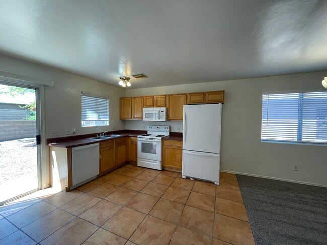 Photo - 114 E Medina Rd