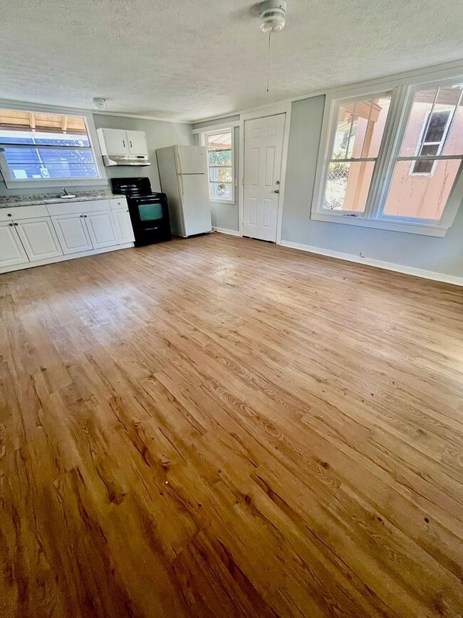 Photo - CUTE Zephyrhills 2BR/1BA w/Gorgeous Wood Finish Floors Throughout