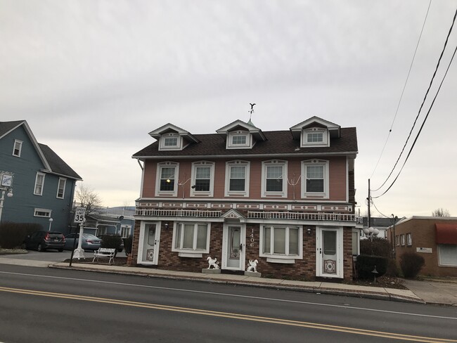 Building Photo - 1408 3rd Ave Unit 4