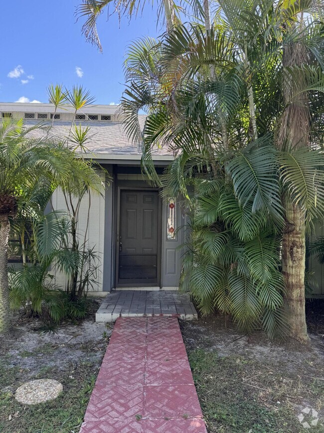 Building Photo - 429 N Cypress Dr Rental