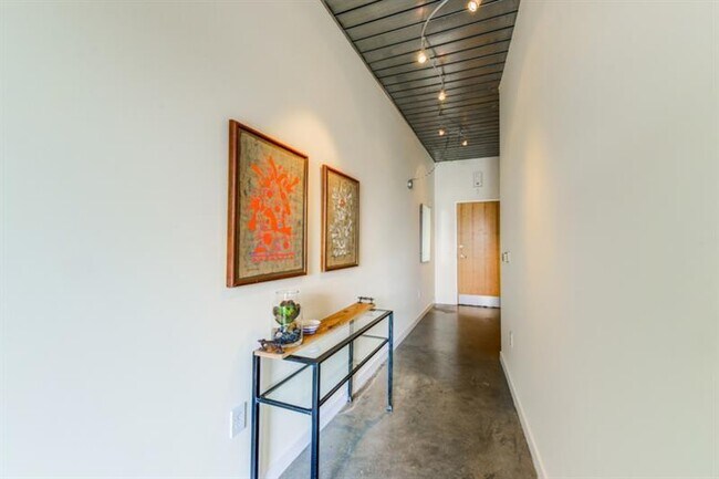 Photo - 620 Glen Iris Dr NE Unit 406