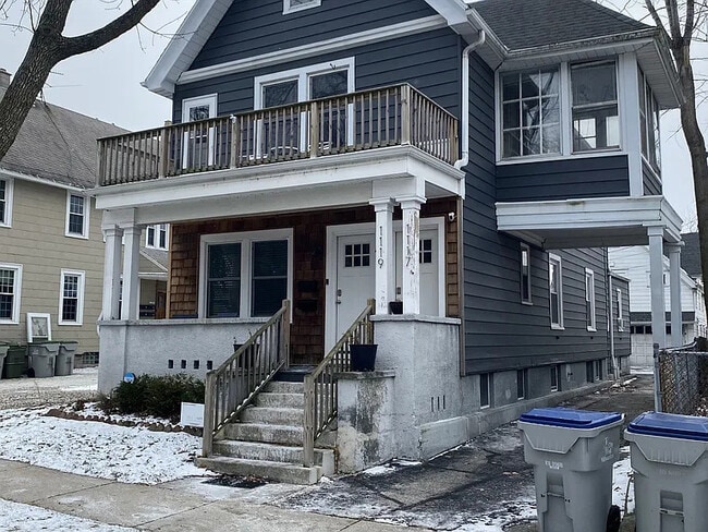 Front of House - 1119 E Walworth St Unit 1119