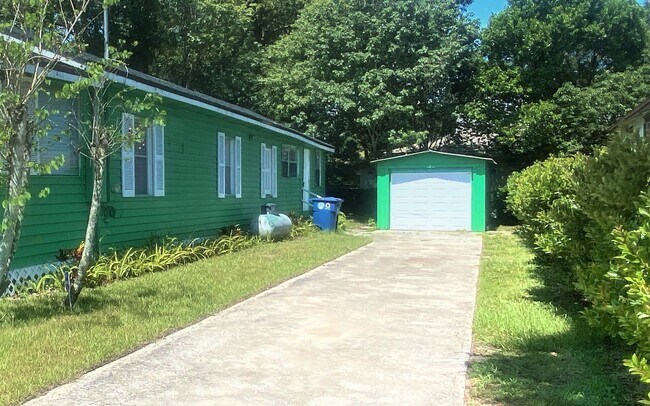 Photo - 4 Bd / 2 Ba Home in Winter Park