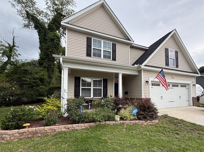 Building Photo - 4 Bedroom house minutes from Haymont!