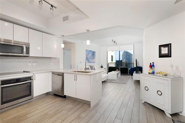 Photo - 999 SW 1st Ave Unidad 2011