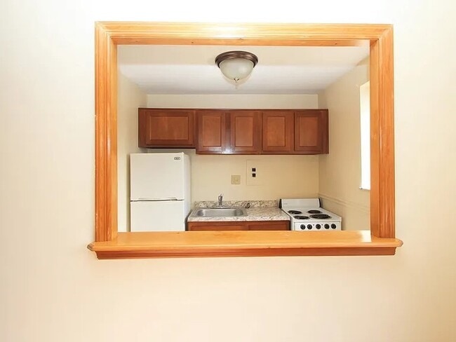 Photo - BRITTANY APTS -- 042