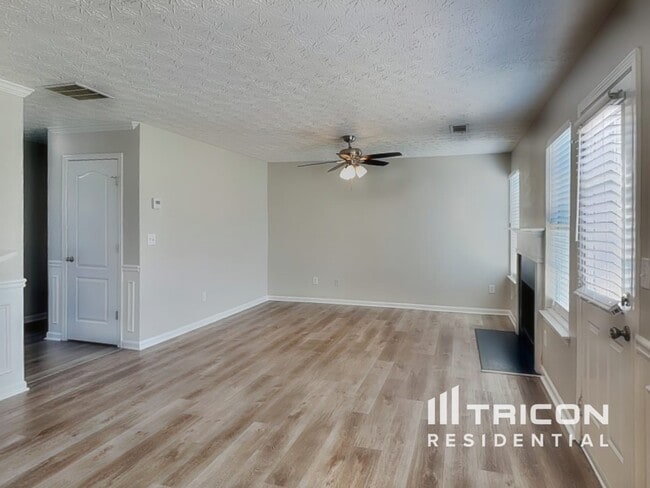 Photo - 1005 Ulster Ct