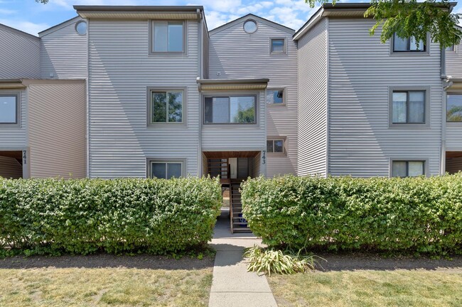 Building Photo - 743 10th St Rental