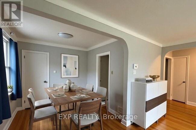 Photo - 160 Mountbatten Ave