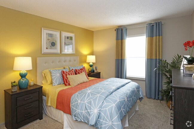 1BR, 1BA - 700 SF - Bedroom