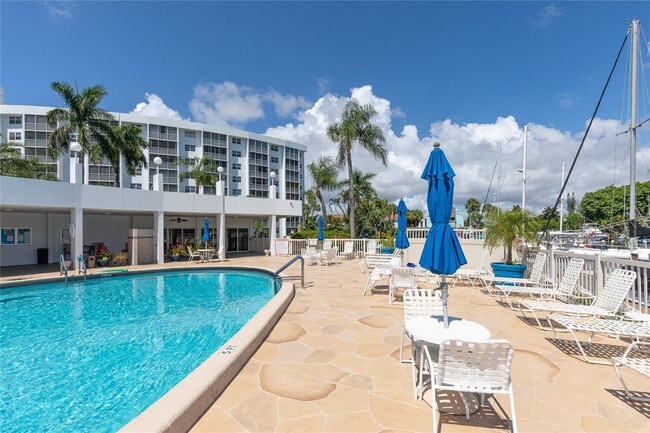 Photo - 2731 NE 14th Street Causeway Unit 227