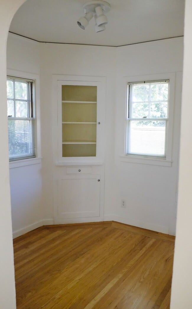 Photo - AVAILABLE FOR SUMMER OR FALL 2026 MOVE IN. APPLICATION DETAILS BELOW.