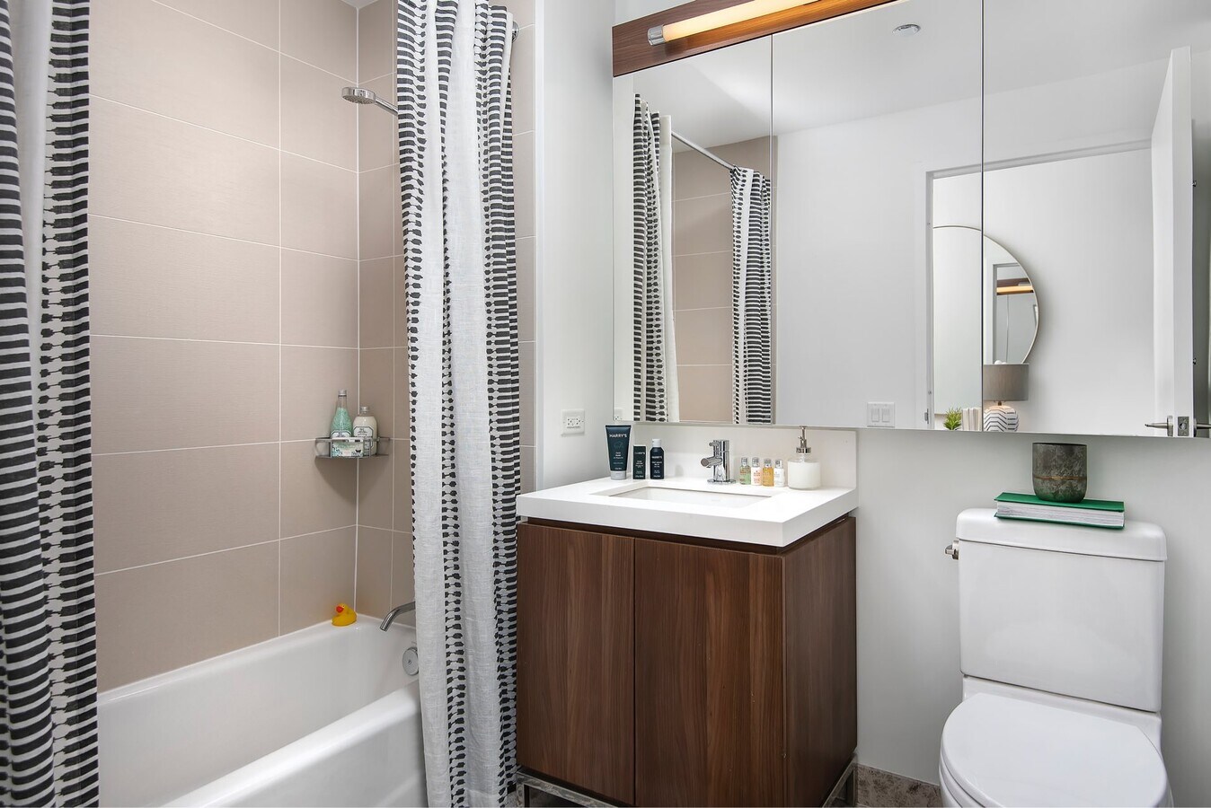 Photo - 162 N Clark St