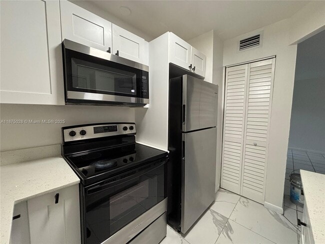 Building Photo - 3203 NW 5th Terrace Unit 3