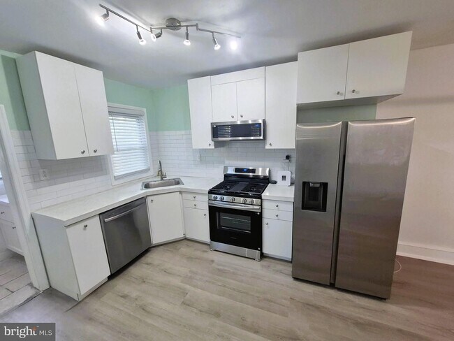 Building Photo - Freshly updated 3-bedroom, 1-bath home in Germantown