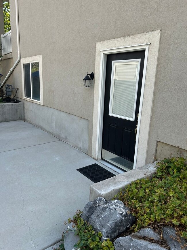 Photo - Don't miss out on this gorgeous and spacious basement apartment. It will go fast!!