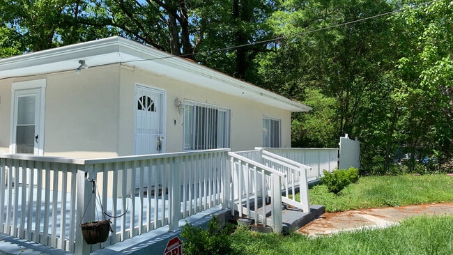 Photo - Room in House on E Cornwallis Rd