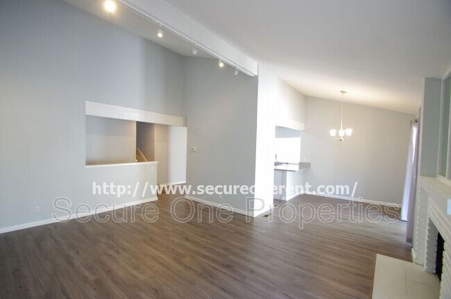 Photo - 6255 Canoga Ave