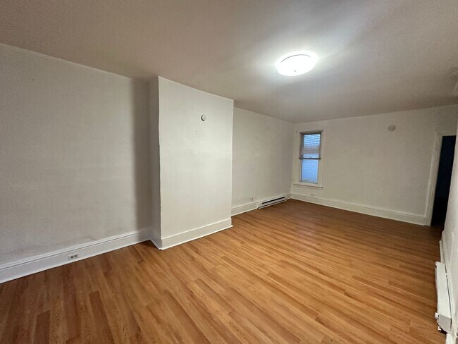 Photo - 1148 Derry St