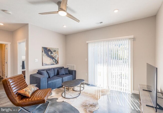 Photo - 102 Bloomfield Ln