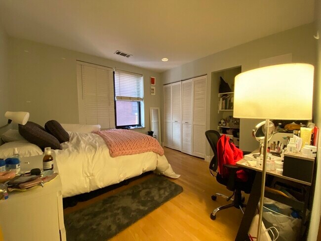 Photo - 111 Gainsborough St Unidad 301