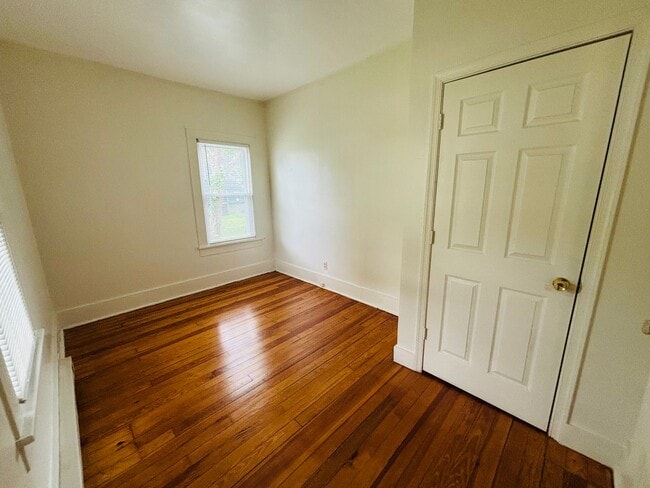 Photo - 925 Forest St