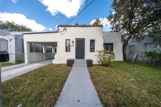 Photo - 807 NW 51st St