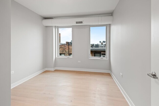 Photo - 4637 N Ashland Ave