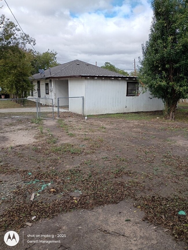 Photo - 2/1.5 Home in Lampasas