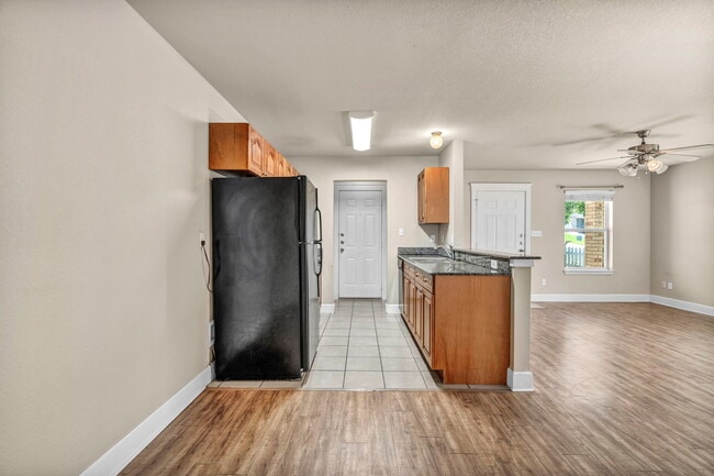 Photo - 710 Claremont Pky Unit B