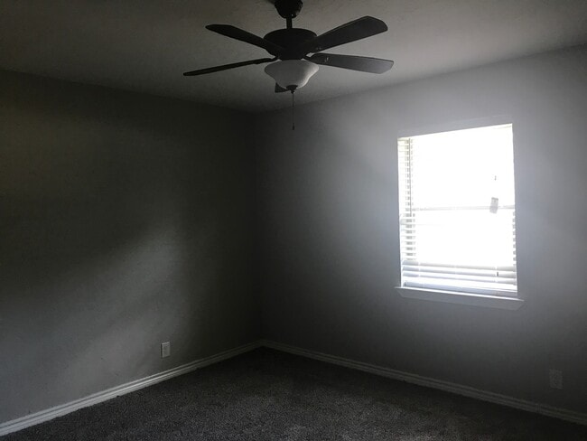 Photo - 3/2/2 PTISD FENCED YARD PET FRIENDLY