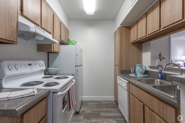 2BR, 2BA - Classic Kitchen