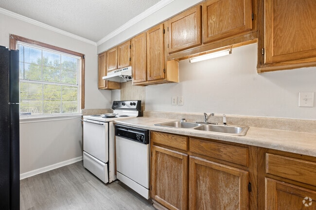2BR, 1.5BA - 1,065SF - Kitchen