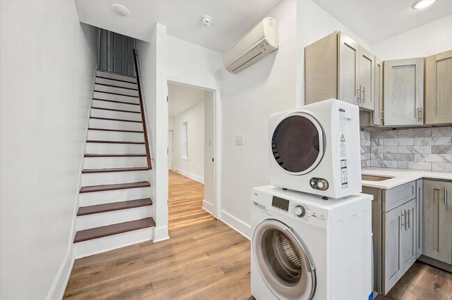 Photo - 2BR/3BA House | Kensington
