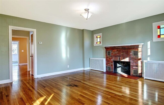 Photo - 66 Tyndall Ave