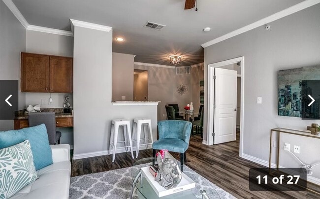 Work and dining space - 339 Las Colinas Blvd E Unit $1800 Utilities included