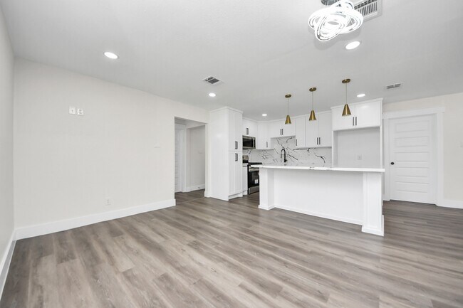 Photo - 918 Loper St