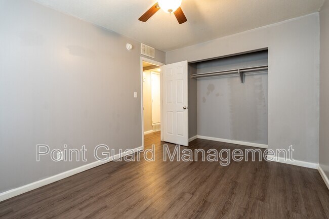 Photo - 2110 E 16th St N